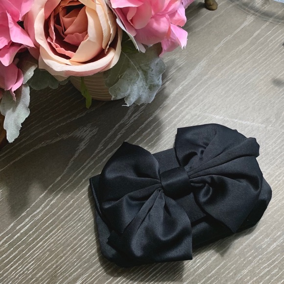 RSVP BLACK SATIN CLUTCH WITH.BOW - Picture 6 of 14